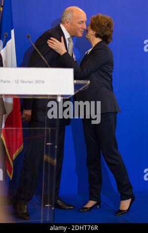 LAURENT FABIUS, ANCIEN MINISTRE DES AFFAIRES ETRANGERES, BRIGITTE AYRAULT - PASSATION DE POUVOIR AU QUAI D'ORSAY, MINISTERE DES AFFAIRES ETRANGERES FOTO VON NASSER BERZANE/ABACAPRESS.COM Stockfoto