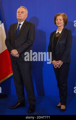 JEAN MARC AYRAULT, NOUVEAU MINISTRE DES AFFAIRES ETRANGERES, BRIGITTE AYRAULT - PASSATION DE POUVOIR AU QUAI D'ORSAY, MINISTERE DES AFFAIRES ETRANGERES FOTO VON NASSER BERZANE/ABACAPRESS.COM Stockfoto