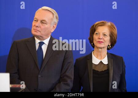 JEAN MARC AYRAULT, NOUVEAU MINISTRE DES AFFAIRES ETRANGERES, BRIGITTE AYRAULT - PASSATION DE POUVOIR AU QUAI D'ORSAY, MINISTERE DES AFFAIRES ETRANGERES FOTO VON NASSER BERZANE/ABACAPRESS.COM Stockfoto