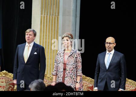 LE ROI WILLEM-ALEXANDER ET LA REINE MAXIMA DES PAYS-BAS ARRIVENT A L'HOTEL DE VILLE DE PARIS RECU PAR LA MAIR ANNE HIDALGO ET HARLEM DESIR SECRETAIRE D'EAT AUX AFFAIRES EUROPEENNES. Foto von Nasser Berzane/ABACAPRESS.COM Stockfoto