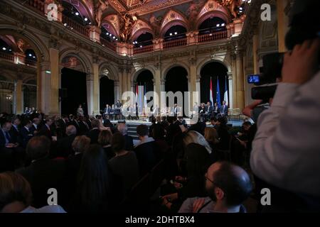 LE ROI WILLEM-ALEXANDER ET LA REINE MAXIMA DES PAYS-BAS ARRIVENT A L'HOTEL DE VILLE DE PARIS RECU PAR LA MAIR ANNE HIDALGO ET HARLEM DESIR SECRETAIRE D'EAT AUX AFFAIRES EUROPEENNES. Foto von Nasser Berzane/ABACAPRESS.COM Stockfoto