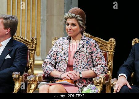 LE ROI WILLEM-ALEXANDER ET LA REINE MAXIMA DES PAYS-BAS ARRIVENT A L'HOTEL DE VILLE DE PARIS RECU PAR LA MAIR ANNE HIDALGO ET HARLEM DESIR SECRETAIRE D'EAT AUX AFFAIRES EUROPEENNES. Foto von Nasser Berzane/ABACAPRESS.COM Stockfoto