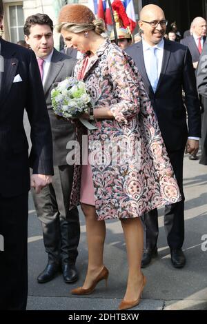 LE ROI WILLEM-ALEXANDER ET LA REINE MAXIMA DES PAYS-BAS QUITTENT L'HOTEL DE VILLE DE PARIS EN BUS ELECTRIQUE DE TRANSPORT PUBLIC EB.S. Foto von Nasser Berzane/ABACAPRESS.COM Stockfoto