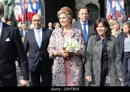 LE ROI WILLEM-ALEXANDER ET LA REINE MAXIMA DES PAYS-BAS QUITTENT L'HOTEL DE VILLE DE PARIS EN BUS ELECTRIQUE DE TRANSPORT PUBLIC EB.S. Foto von Nasser Berzane/ABACAPRESS.COM Stockfoto