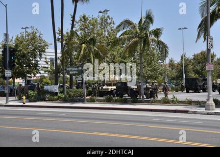 Los Angeles, CA/USA - 3. Juni 2020: Die Nationalgarde stationiert auf dem Original Farmers Market nach Black Lives Matter Protesten Stockfoto