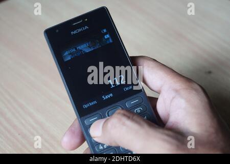 Thrissur, Kerala, Indien - 12-06-2020: Indische Notrufnummer 112 Telefonieren Stockfoto