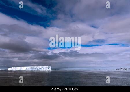 Tafel-geformter Eisberg im Antarctic Sound, Nordspitze der Antarktischen Halbinsel Stockfoto