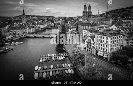 Flug über die Limmat in Zürich Schweiz Stockfoto