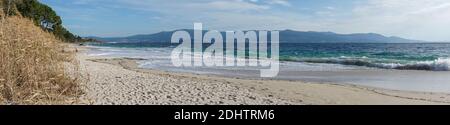 Ein Panoramablick auf den Praia San Francisco In Louro in Galicien Stockfoto