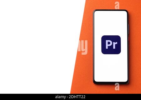 Assam, indien - 20. Dezember 2020 : Adobe Premiere Pro-Logo auf Handy-Bildschirm Stock Bild. Stockfoto