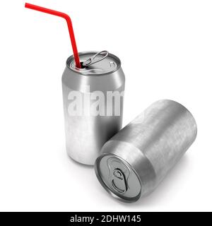 Silberne Aluminium-Bier- oder Sodadosen mit rotem Stroh isoliert Auf weißem Hintergrund Stockfoto