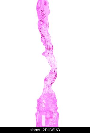 Trinken rosa Wasser Spritzer auf der Flasche. Stockfoto