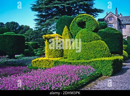 Beeindruckender Topiary Garten im Lake District Cumbria Stockfoto