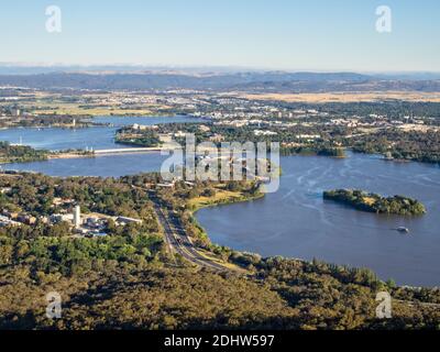 Lake Burley Griffin fotografiert vom Telstra Tower - Canberra, Australian Capital Territory, Australien Stockfoto