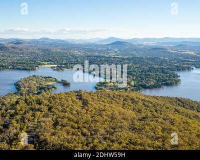 Lake Burley Griffin fotografiert vom Telstra Tower - Canberra, Australian Capital Territory, Australien Stockfoto