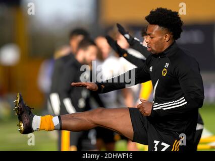 Wolverhampton Wanderers' Adama Traore beim Aufwärmen des Premier League-Spiels im Molineux Stadium in Wolverhampton. Stockfoto