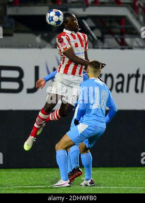 OSS, NIEDERLANDE - DEZEMBER 11: L-R: Kyvon Leidsman von TOP Oss vor dem niederländischen Keukenkampioendivision-Match zwischen TOP Oss und PSV U23 bei Frans Hees Stockfoto