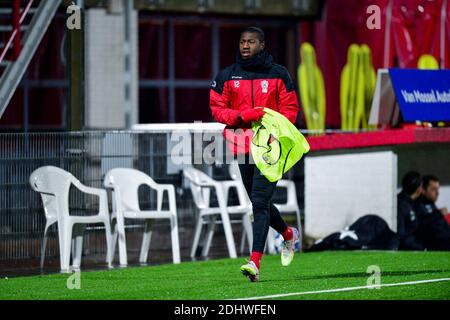 OSS, NIEDERLANDE - DEZEMBER 11: L-R: Kyvon Leidsman von TOP Oss vor dem niederländischen Keukenkampioendivision-Match zwischen TOP Oss und PSV U23 bei Frans Hees Stockfoto