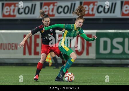 ROTTERDAM, NIEDERLANDE - DEZEMBER 11: Nadine de Breijof Excelsior, Liz Rijsbergen von ADO Den Haag während des Dutch Women Eredivisie-Spiels zwischen Exce Stockfoto