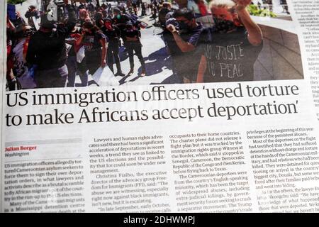 "US-Immigrationsbeamte haben 'die Afrikaner dazu gezwungen, Abschiebungen zu akzeptieren' "Zeitungsüberschrift in der britischen Zeitung Stockfoto