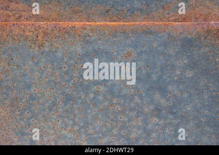 Grunge verrostete Metallstruktur, Rost und oxidierte Metallhintergrund. Alte Metallplatte aus Eisen. Abstrakte Kunst mit einer Linie und Leerzeichen, um Text einzugeben. Stockfoto