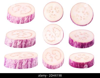 Isolierte Auberginen Sammlung. Scheiben lila Aubergine isoliert auf weißem Hintergrund Stockfoto