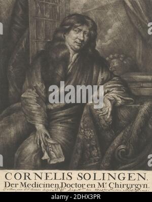 Cornelis Solingen, Druck von Johann Friedrich Bodecker, deutsch, 1658–1727, deutsch, nach Jan de Baen, 1633–1702, niederländisch, undatiert, Mezzotint auf Medium, mäßig strukturiert, cremefarbenes Papier, Blatt: 11 7/8 × × cm (24.4 5/8 9 30.2 Zoll) und Bild: 10 1/2 x 9 1/2 Zoll (26.6 x 24.1 cm), Bücher, Tuch, Wolken, Kostüm, Vorhänge, Tür, Vorhänge, Feder, Fell, Geste, Interieur, Mann, Medizin, Arzt, Arzt, Porträt, Teppich, Wissenschaft, Wissenschaft, Chirurg Stockfoto