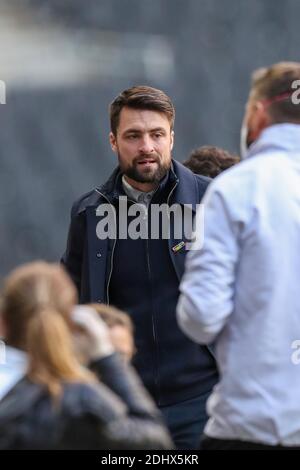 MILTON KEYNES, ENGLAND. DEZEMBER. Milton Keynes Dons Manager Russell Martin vor der Sky Bet League ein Spiel zwischen MK Dons und Burton Albion im Stadium MK, Milton Keynes am Samstag, 12. Dezember 2020. (Kredit: John Cripps - MI News) Kredit: MI Nachrichten & Sport /Alamy Live Nachrichten Stockfoto