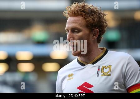 MILTON KEYNES, ENGLAND. DEZEMBER. Milton Keynes Dons Kapitän Dean Lewington während der ersten Hälfte der Sky Bet League ein Spiel zwischen MK Dons und Burton Albion im Stadium MK, Milton Keynes am Samstag 12. Dezember 2020. (Kredit: John Cripps - MI News) Kredit: MI Nachrichten & Sport /Alamy Live Nachrichten Stockfoto