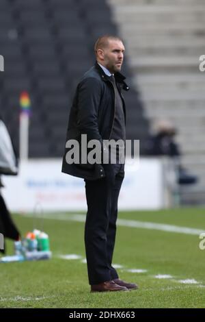 MILTON KEYNES, ENGLAND. DEZEMBER. Burton Albions Manager Jake Buxton während der Sky Bet League ein Spiel zwischen MK Dons und Burton Albion im Stadium MK, Milton Keynes am Samstag, 12. Dezember 2020. (Kredit: John Cripps - MI News) Kredit: MI Nachrichten & Sport /Alamy Live Nachrichten Stockfoto