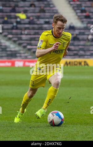 MILTON KEYNES, ENGLAND. DEZEMBER. Burton Albions Stephen Quinn während der ersten Hälfte der Sky Bet League ein Spiel zwischen MK Dons und Burton Albion im Stadium MK, Milton Keynes am Samstag, 12. Dezember 2020. (Kredit: John Cripps - MI News) Kredit: MI Nachrichten & Sport /Alamy Live Nachrichten Stockfoto