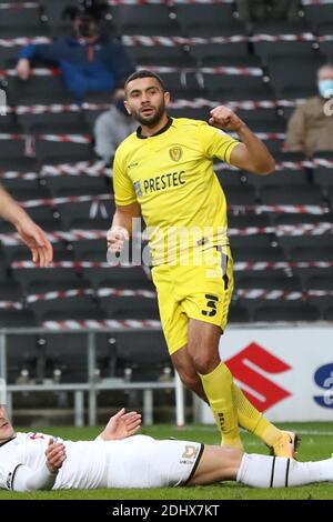 MILTON KEYNES, ENGLAND. DEZEMBER. Colin Daniel punktet für Burton Albion, um die Führung zu übernehmen und es 1:0 gegen Milton Keynes Dons zu schaffen, während der Sky Bet League ein Spiel zwischen MK Dons und Burton Albion im Stadium MK, Milton Keynes am Samstag, 12. Dezember 2020. (Kredit: John Cripps - MI News) Kredit: MI Nachrichten & Sport /Alamy Live Nachrichten Stockfoto