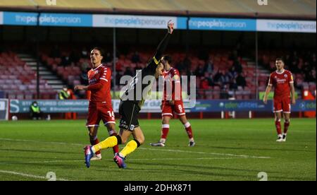 CRAWLEY, ENGLAND. 12. DEZEMBER Sam Hird von Barrow feiert, nachdem er sein Team 2-1 während der Sky Bet League 2 Spiel zwischen Crawley Town und Barrow im Broadfield Stadium, Crawley am Samstag 12. Dezember 2020. (Quelle: Chris Booth) Quelle: MI News & Sport /Alamy Live News Stockfoto