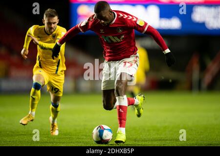 LONDON, ENGLAND. 12. DEZEMBER Omar Bogle von Charlton Athletic während des Sky Bet League 1-Spiels zwischen Charlton Athletic und AFC Wimbledon im The Valley, London am Samstag, 12. Dezember 2020. (Kredit: Juan Gasparini - MI News) Kredit: MI Nachrichten & Sport /Alamy Live Nachrichten Stockfoto