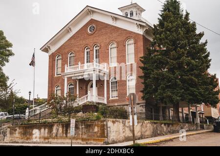 Virginia City, Montana - 29. Juni 2020: Das Brick Madison County Courthouse, erbaut 1876 Stockfoto