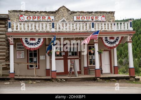 Virginia City, Montana - 29. Juni 2020: Altes historisches Opernhaus, immer noch Aufführungen, in der Geisterstadt Stockfoto