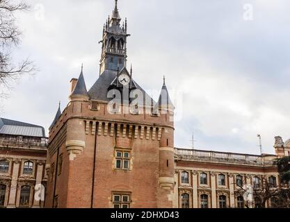 Capitole Donjon oder mittelalterlichen Dungeon Tower am Place du Capitole, Toulouse. Jetzt ist Tourist Information Office. Stockfoto