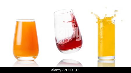 Set Gläser mit verschiedenen Säften auf weißem Hintergrund Stockfoto