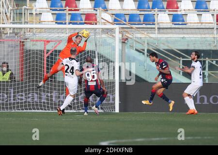 Crotone, Italien. Dezember 2020. Ivan Provedel (Spezia Calcio) während der Serie EIN Fußballspiel zwischen FC Crotone - Spezia Calcio, Stadio Ezio Scida am 12. Dezember 2020 in Crotone Italy/LM Credit: Emmanuele Mastrodonato/LPS/ZUMA Wire/Alamy Live News Stockfoto