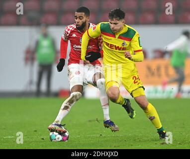 Mainz, Deutschland. Dezember 2020. Fußball: Bundesliga, FSV Mainz 05 - 1 FC Köln, 11. Spieltag. Jeremiah St.Juste aus Mainz spielt gegen Kölns Elvis Rexhbecaj (r.) Quelle: Torsten Silz/dpa - WICHTIGER HINWEIS: Gemäß den Bestimmungen der DFL Deutsche Fußball Liga und des DFB Deutscher Fußball-Bund ist es untersagt, im Stadion und/oder aus dem Spiel aufgenommene Aufnahmen in Form von Sequenzbildern und/oder videoähnlichen Fotoserien zu nutzen oder auszunutzen./dpa/Alamy Live News Stockfoto