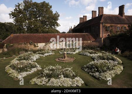 GROSSBRITANNIEN / England /Somerset/Barrington Court/White Garden Stockfoto