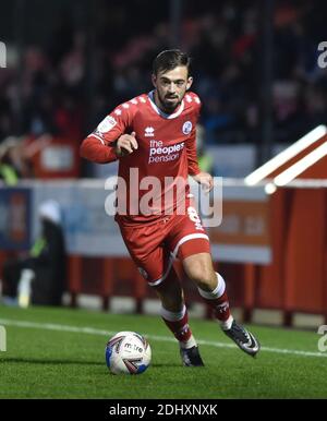 Crawley UK 12. Dezember 2020 - Jack Powell von Crawley während des Sky Bet EFL League Two Matches zwischen Crawley Town und Barrow AFC im People's Pension Stadium - nur für redaktionelle Verwendung. Keine Verkaufsförderung. - für Details kontaktieren Sie Football Dataco : Credit Simon Dack TPI / Alamy Live News - nur zur redaktionellen Verwendung. Keine Verkaufsförderung. Für Football-Bilder gelten Einschränkungen für FA und Premier League. Keine Nutzung des Internets/Handys ohne FAPL-Lizenz - für Details wenden Sie sich an Football Dataco Stockfoto