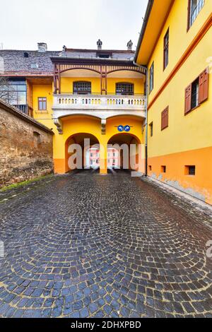 Architektur der Altstadt von Sighisoara in Siebenbürgen, Rumänien - die mittelalterliche Zitadelle Stockfoto