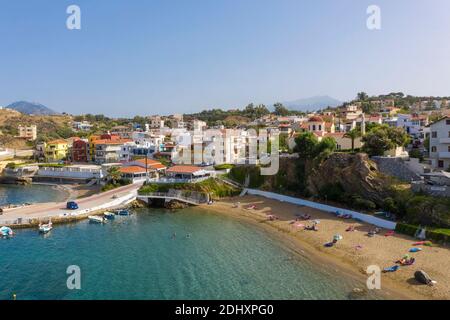 Luftaufnahme des Strandes in Panormas, Rethymno, Kreta, Griechenland Stockfoto