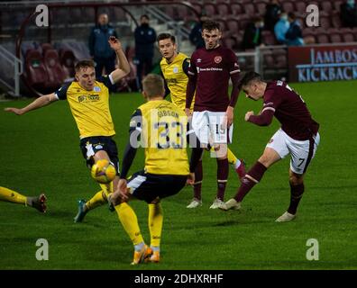 Scottish Championship - Heart of Midlothian / Queen of the South. Tynecastle Park, Edinburgh, Midlothian, Großbritannien. Dezember 2020. Hearts ist Gastgeber der Queen of the South bei der Scottish Championship im Tynecastle Park, Edinburgh. Bild zeigt: Hearts' Jamie Walker kommt näher. Kredit: Ian Jacobs/Alamy Live Nachrichten Stockfoto