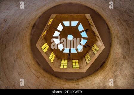 Dachfenster im Grab 'Jose Marti' auf dem Friedhof 'Santa Ifigenia'. Das Grab des kubanischen Helden ist ein Nationaldenkmal Stockfoto