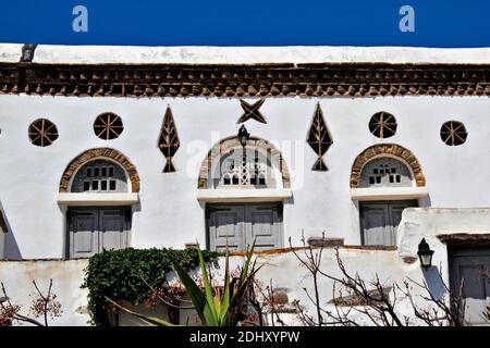 Traditionelle Häuser dekoriert wie Dovecoten im Dorf Tarambados in Tinos Insel, Griechenland. Stockfoto