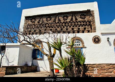 Traditionelle Häuser dekoriert wie Dovecoten im Dorf Tarambados in Tinos Insel, Griechenland. Stockfoto