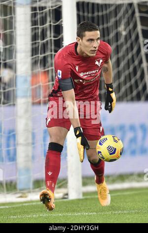 Rom, Italien. Dezember 2020. Rom, Italien, Stadio Olimpico, 12. Dezember 2020, ROM, ITALIEN - Dezember 12 : Torwart Marco Silvestri von Hellas Verona in Aktion während der italienischen Serie EIN Fußballspiel zwischen SS Lazio und Hellas Verona Stadio Olimpico am 12. Dezember 2020 in Rom Italien während SS Lazio vs Hellas Verona - Italienische Fußball Serie A Spiel Credit: Claudio Pasquazi/LPS/ZUMA Wire/Alamy Live News Stockfoto