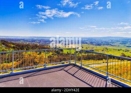 Aussichtsplattform auf dem Mt Panorama im Motorsport-Autorennkreis von Bathurst City, Australien. Stockfoto